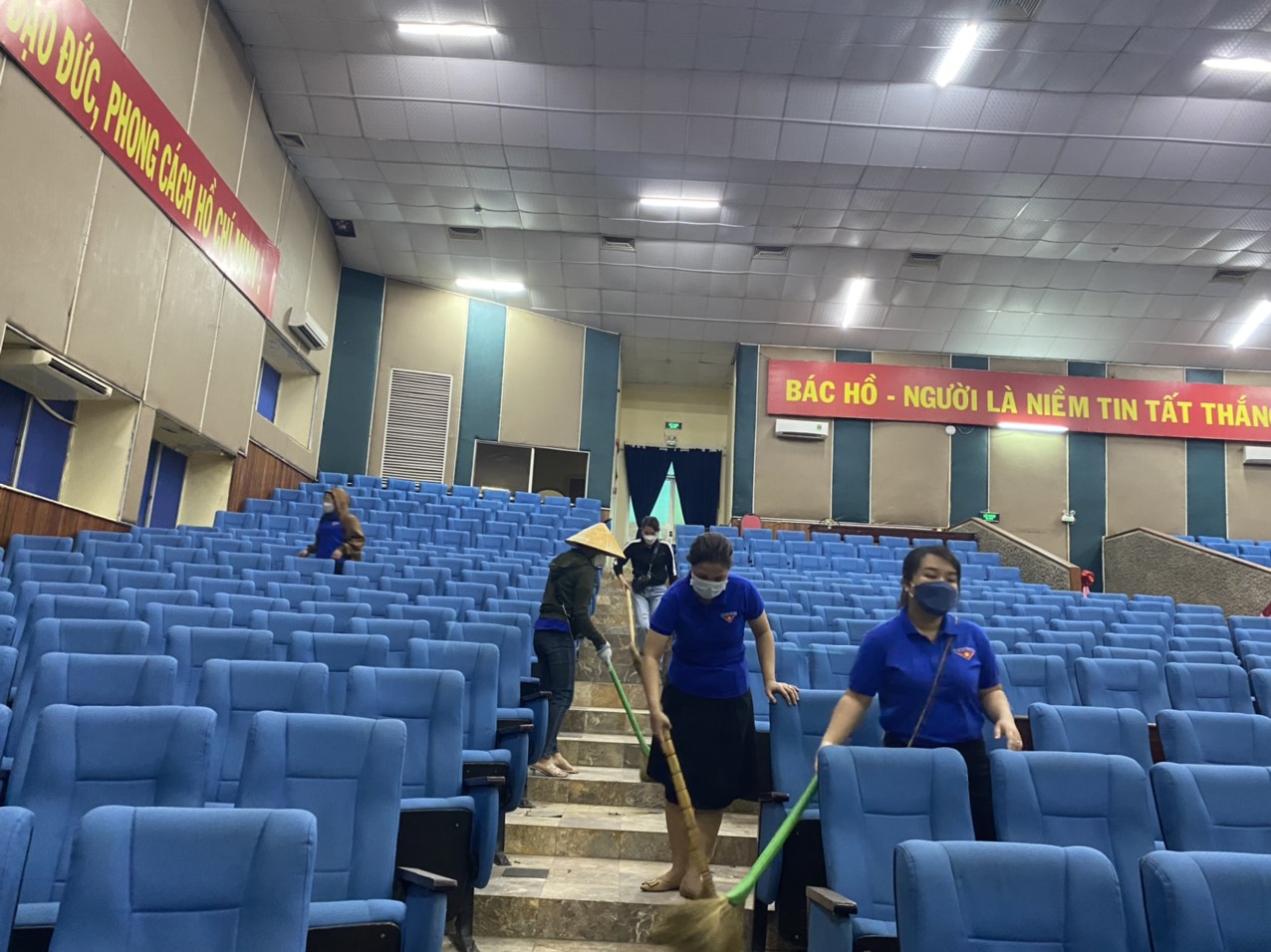 Chi đoàn hưởng ứng “Ngày Chủ nhật xanh” lần thứ 4 năm 2022